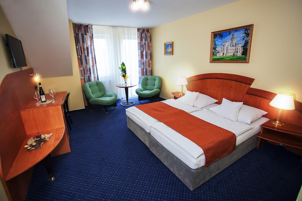Hotel Savoy Ceske Budejovice Bagian luar foto