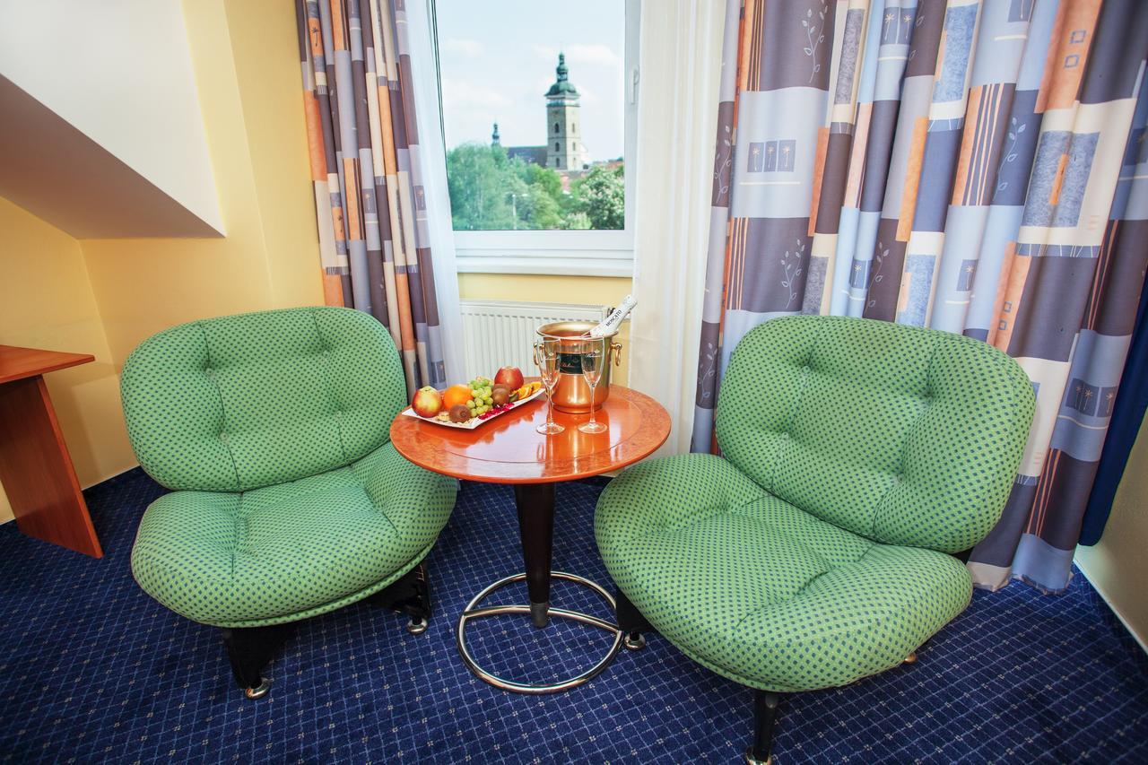 Hotel Savoy Ceske Budejovice Bagian luar foto